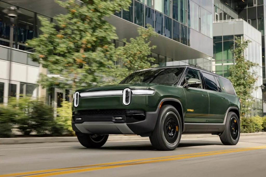 2025-Rivian-R1S-14