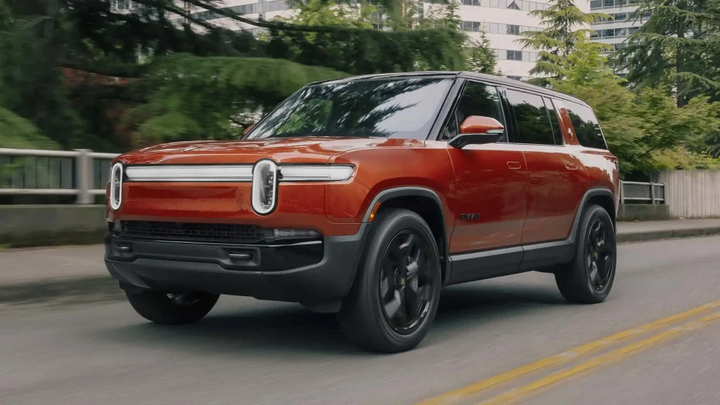 2025-Rivian-R1S-19