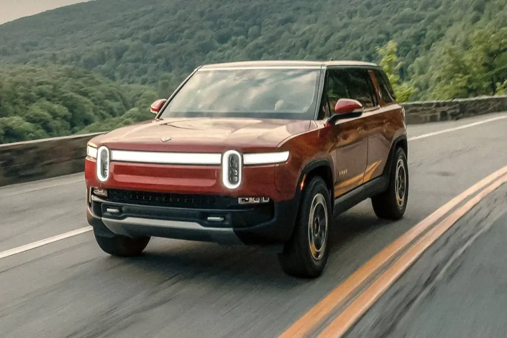 2025-Rivian-R1S-23