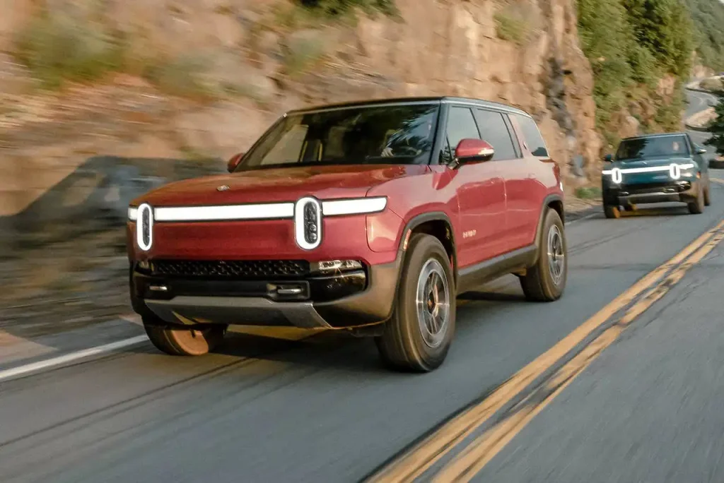 2025-Rivian-R1S-24