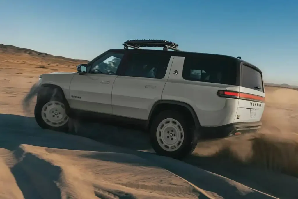 2025-Rivian-R1S-25