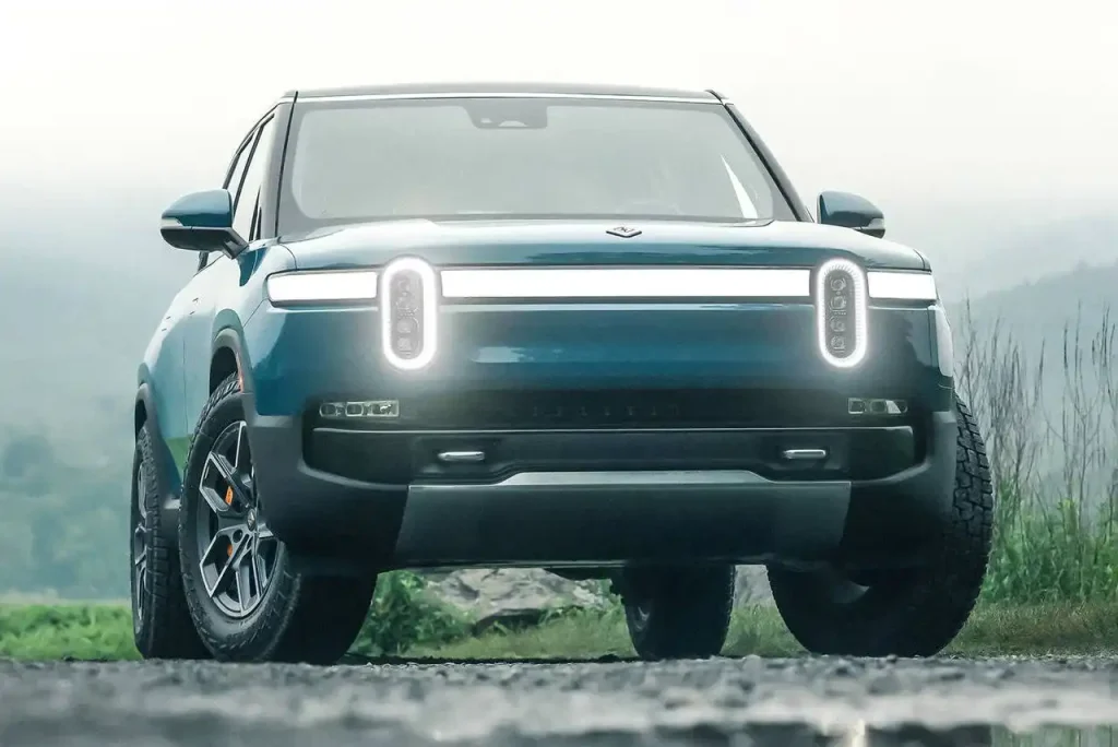 2025-Rivian-R1S-8