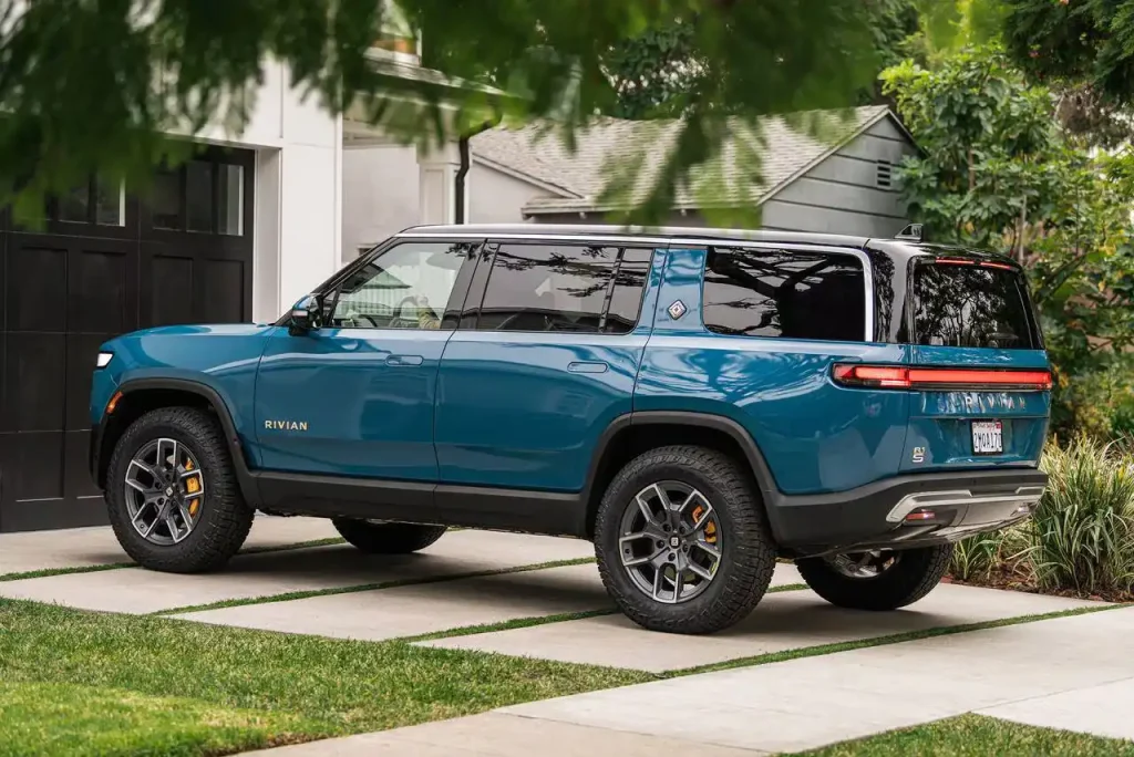 2025-Rivian-R1S-9