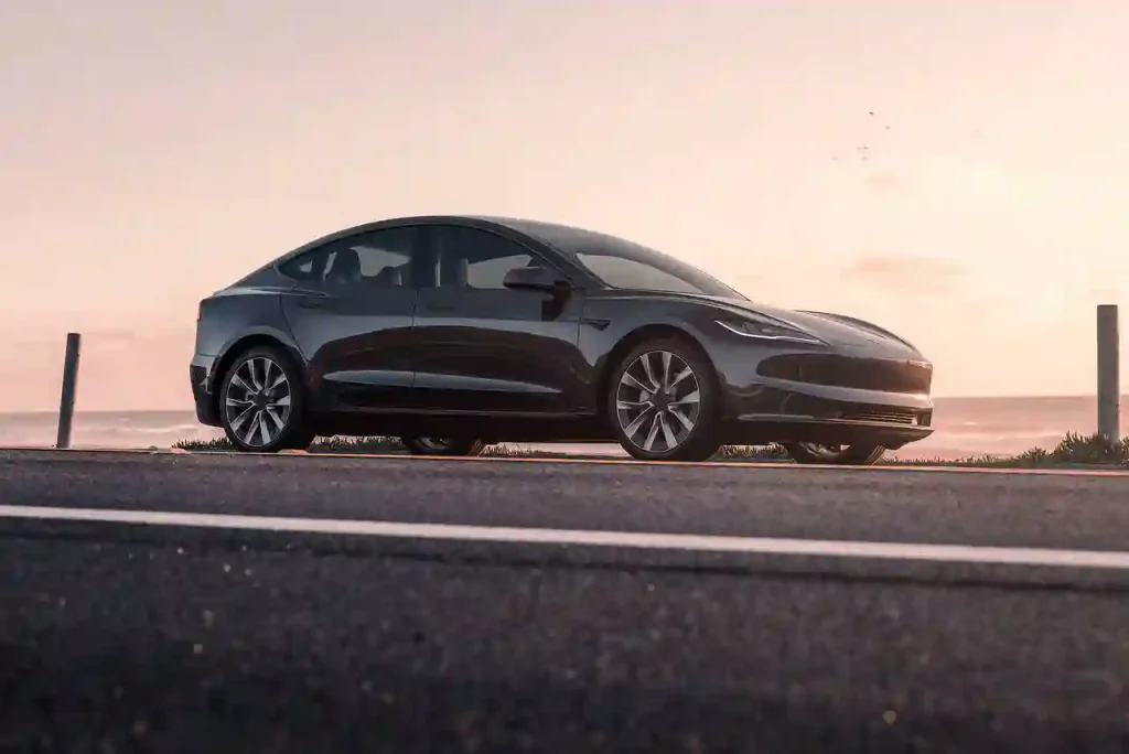 2025-Tesla-Model-3-10