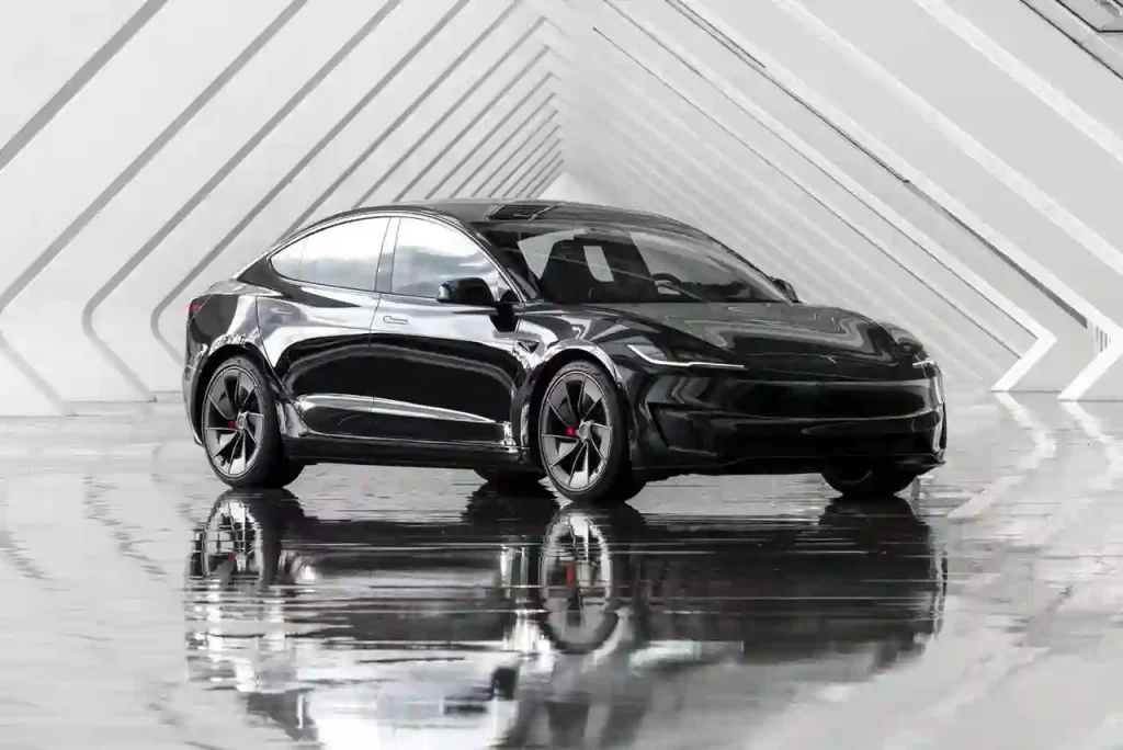 2025-Tesla-Model-3-11
