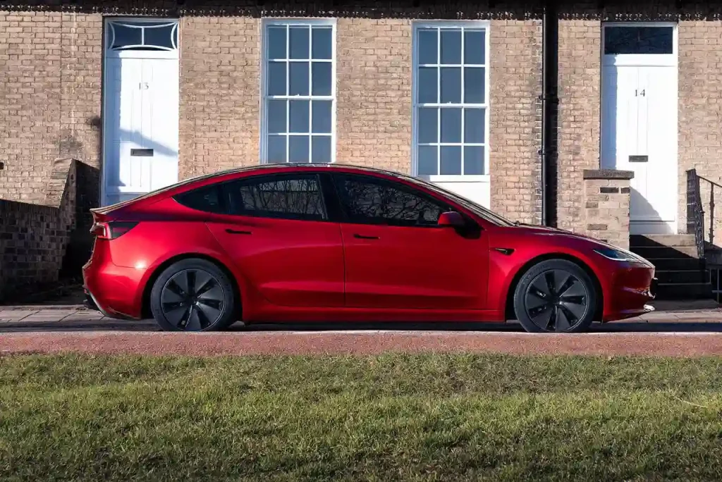 2025-Tesla-Model-3-14
