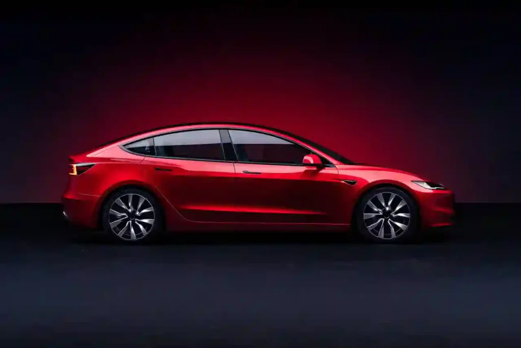 2025-Tesla-Model-3-16