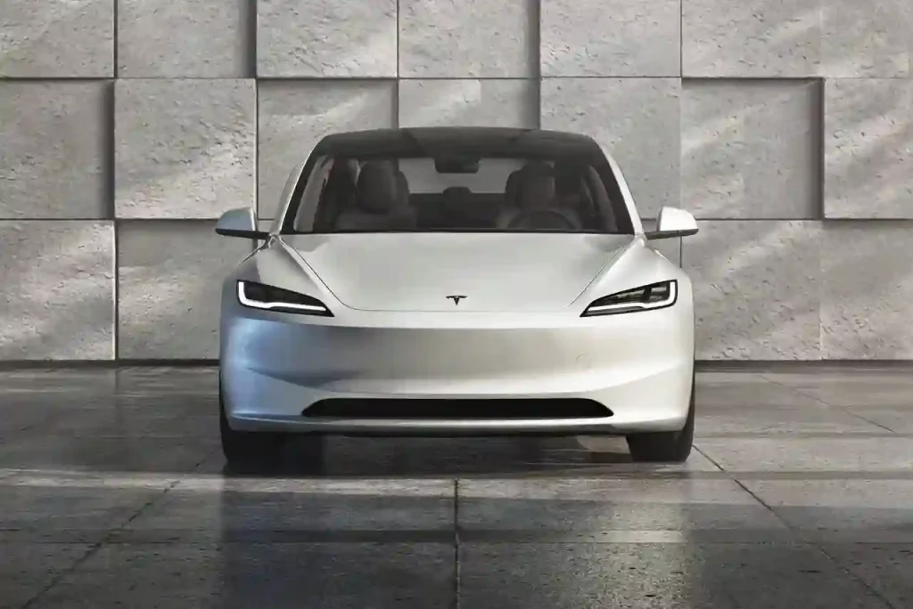 2025-Tesla-Model-3-17