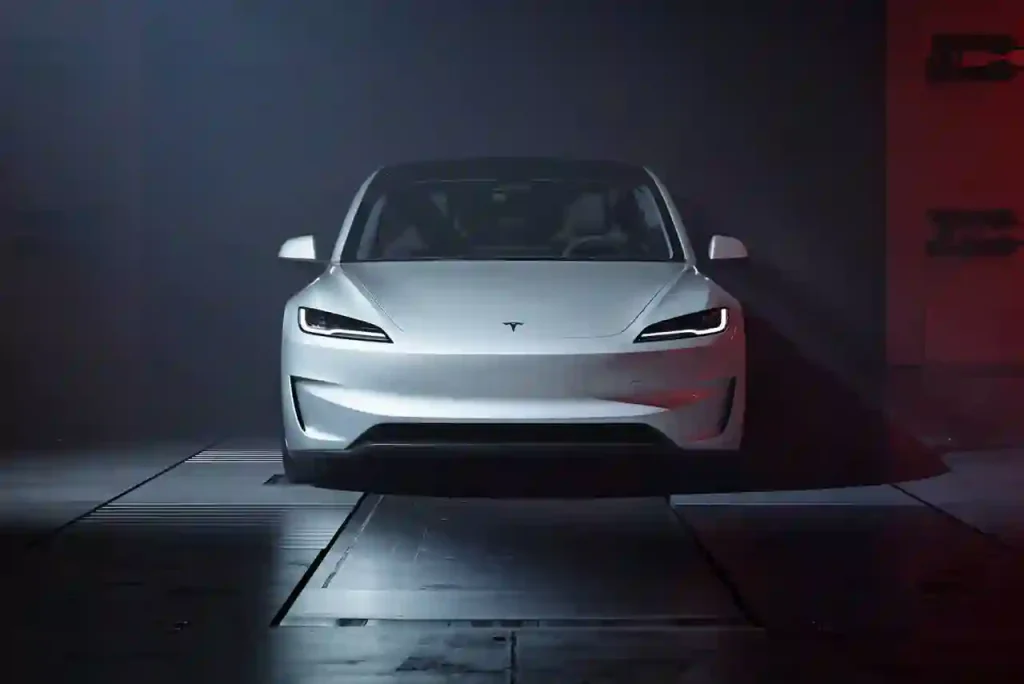 2025-Tesla-Model-3-18