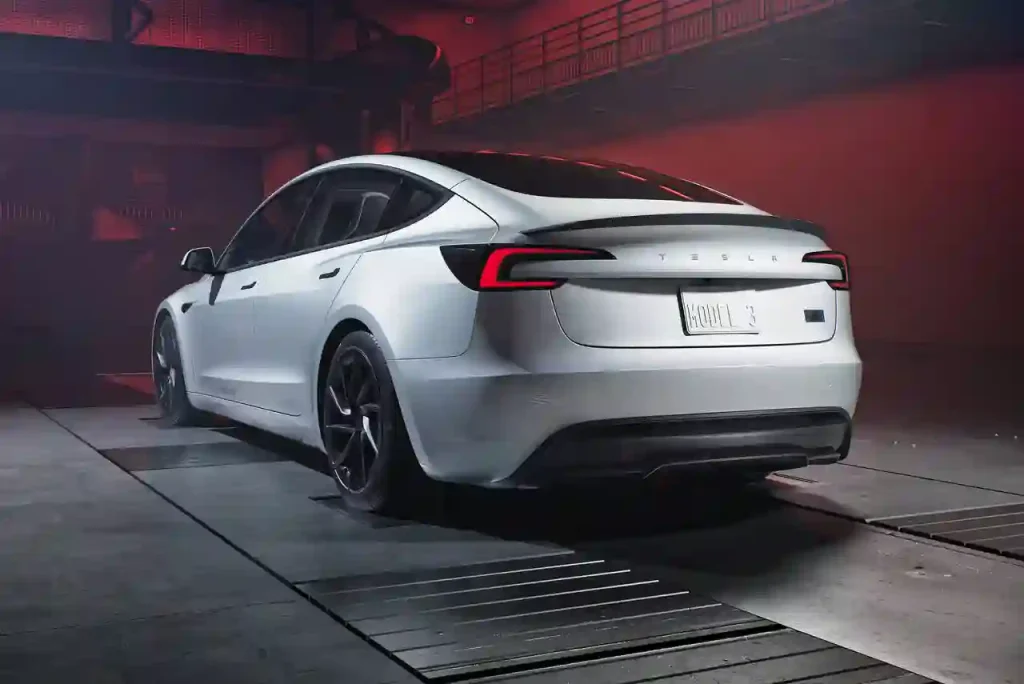 2025-Tesla-Model-3-20