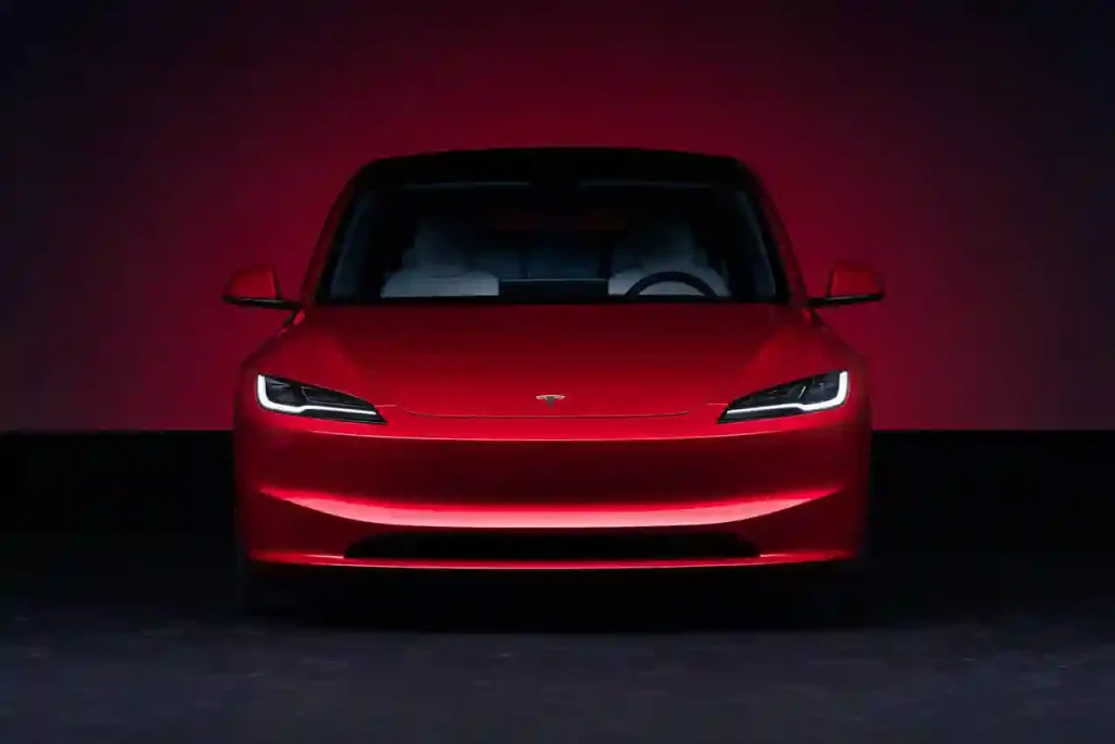 2025-Tesla-Model-3-21