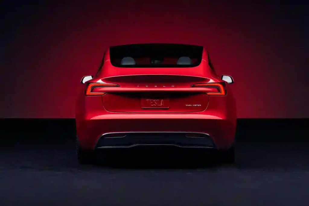 2025-Tesla-Model-3-23