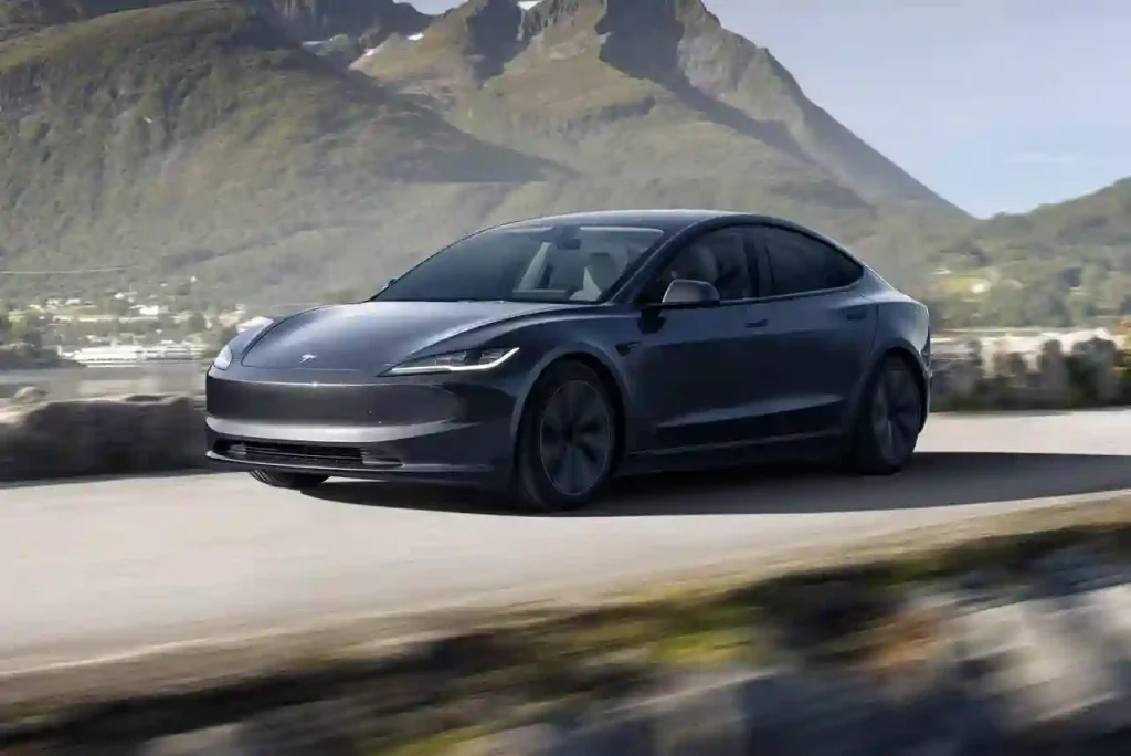 2025-Tesla-Model-3-28