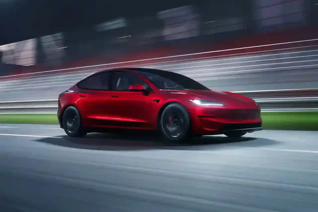 2025-Tesla-Model-3-31