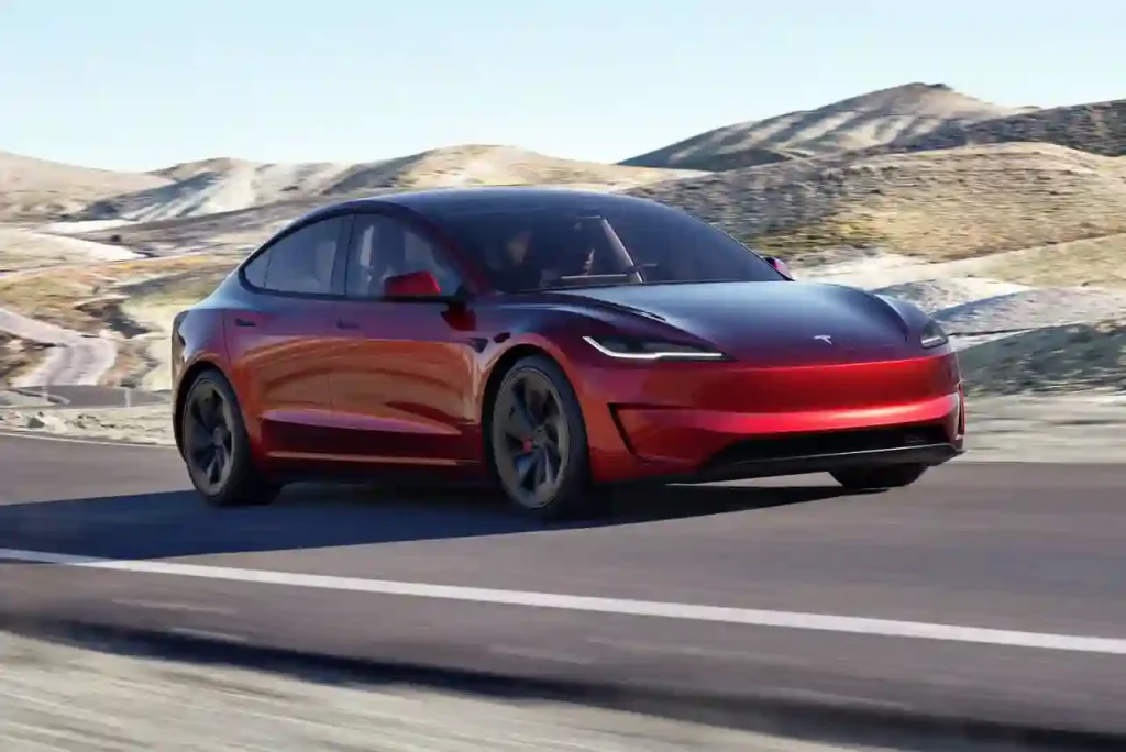 2025-Tesla-Model-3-32