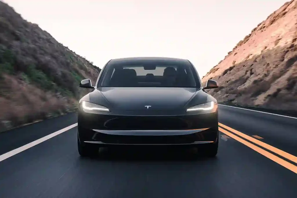 2025-Tesla-Model-3-33