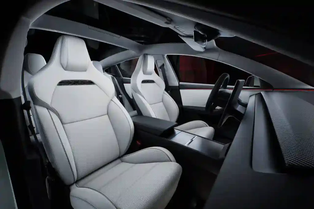 2025-Tesla-Model-3-36