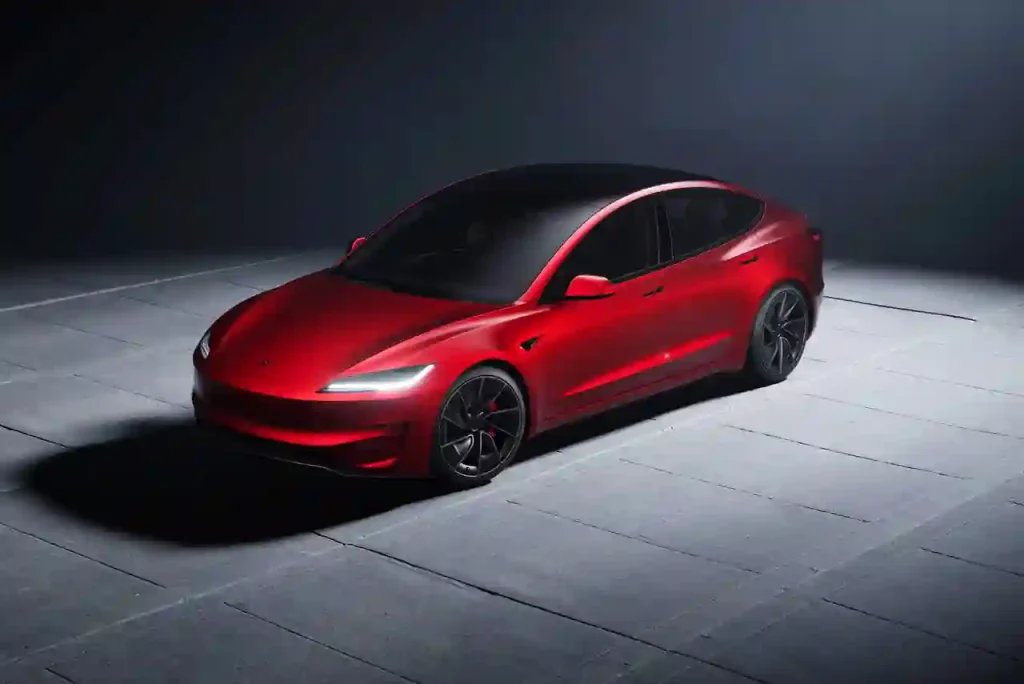 2025-Tesla-Model-3-4