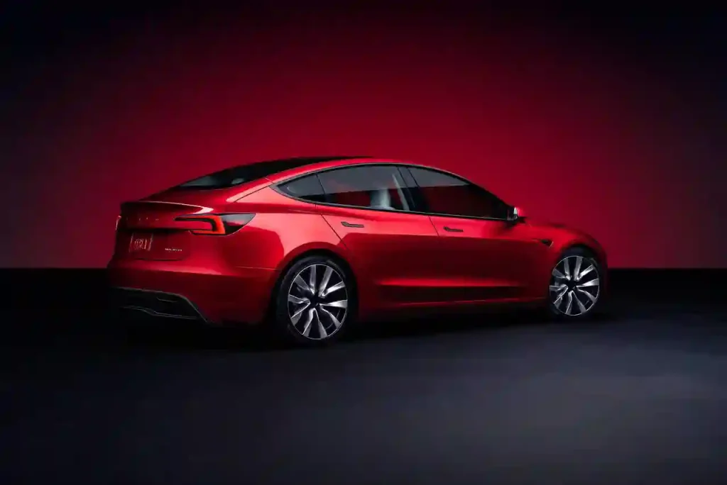 2025-Tesla-Model-3-6