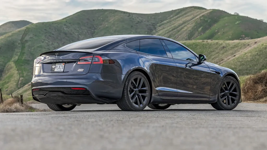 2025-Tesla-Model-S-11