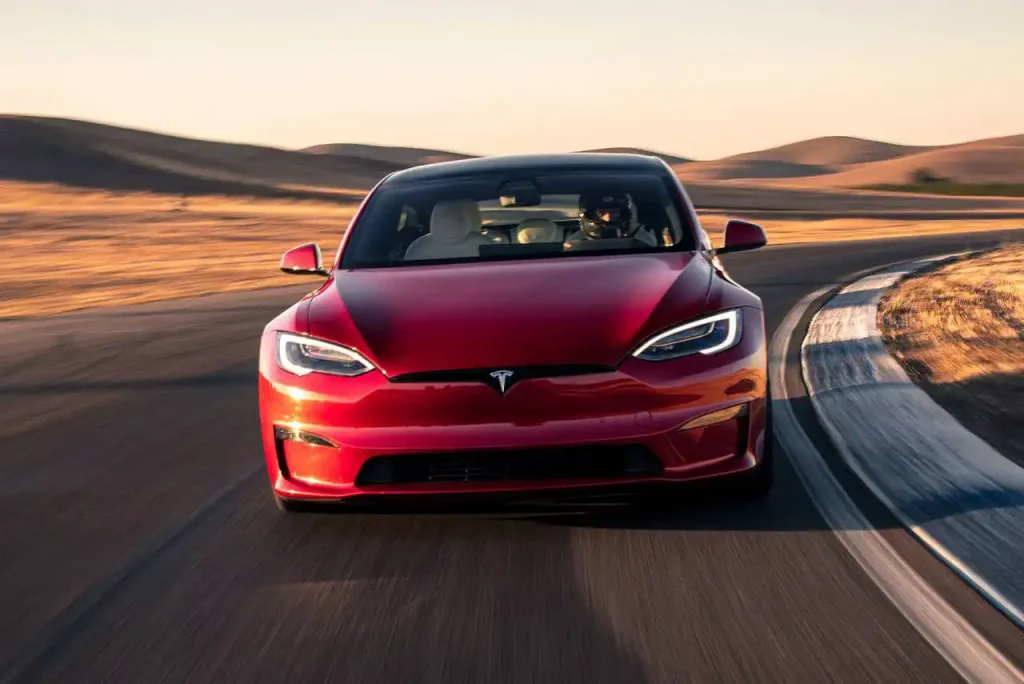 2025-Tesla-Model-S-24
