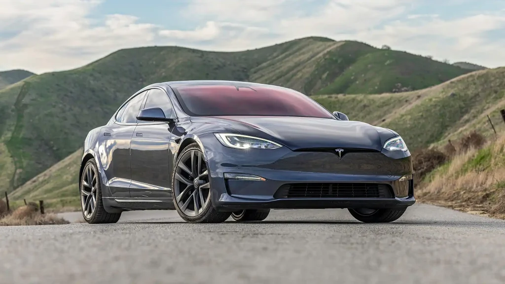 2025-Tesla-Model-S-7