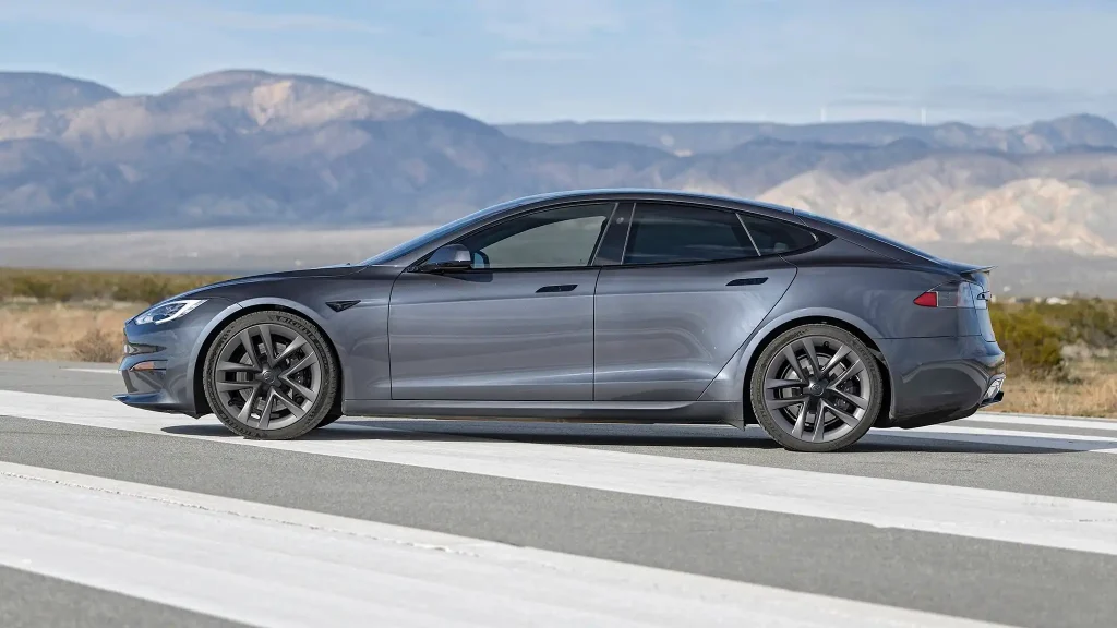 2025-Tesla-Model-S-9