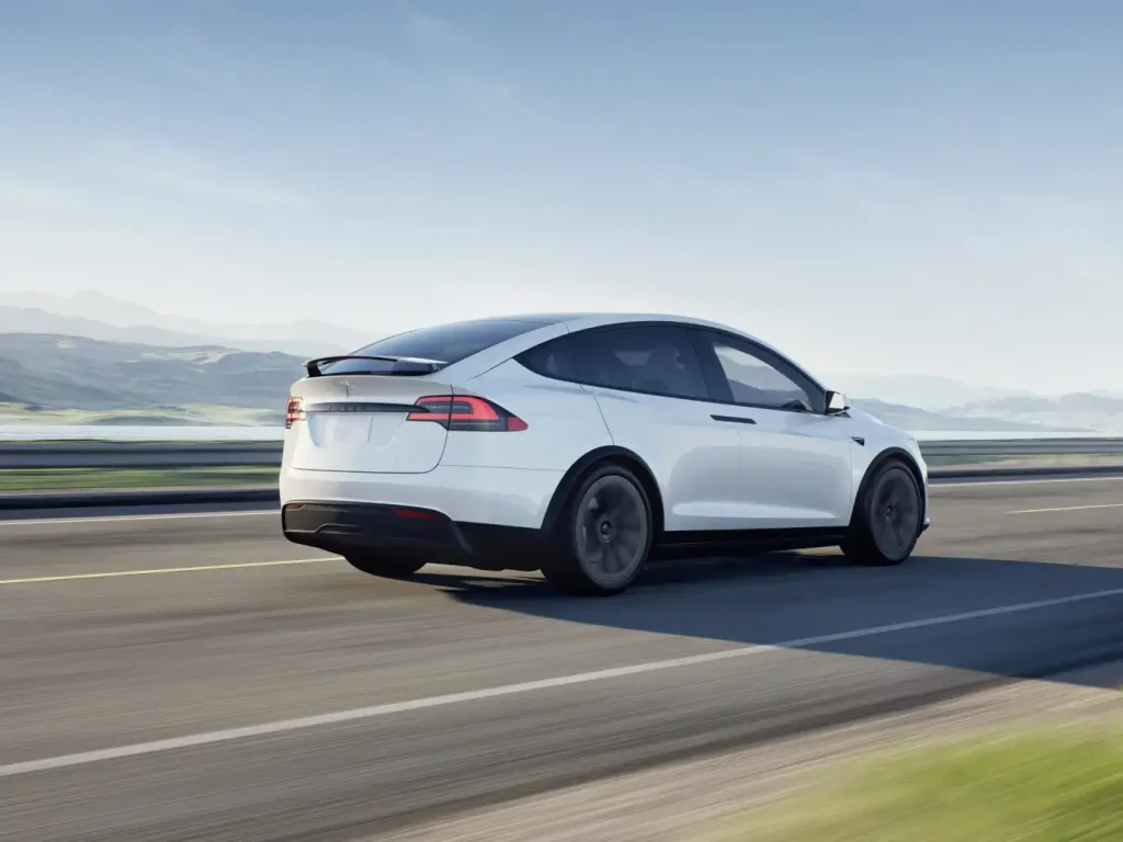 2025-Tesla-Model-X-12
