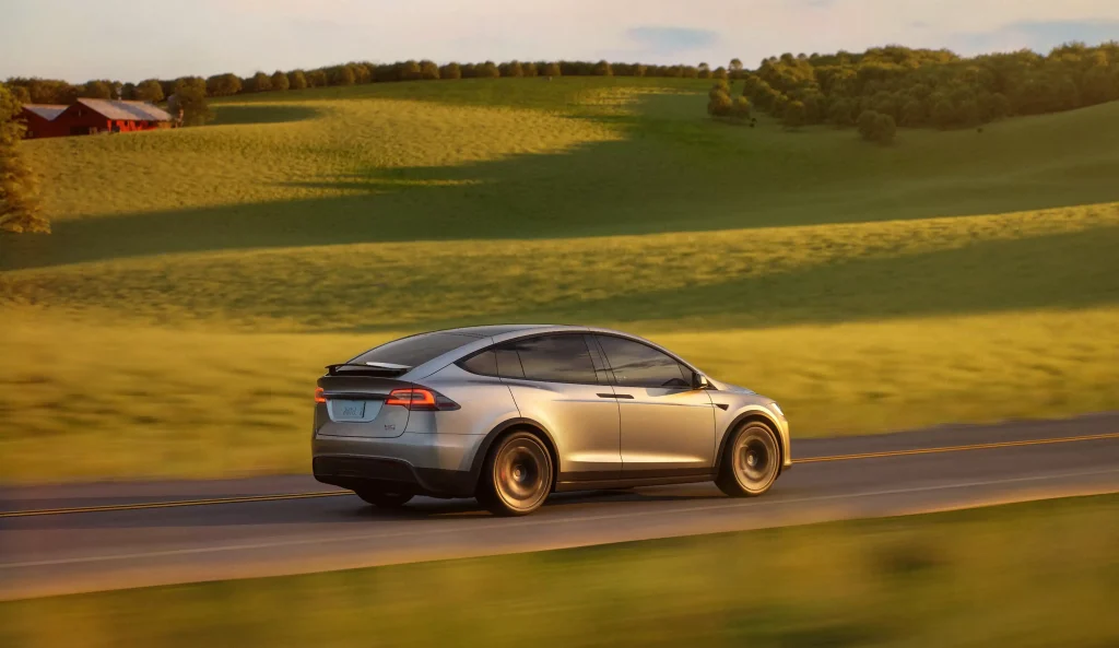 2025-Tesla-Model-X-24
