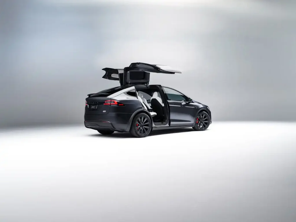 2025-Tesla-Model-X-4