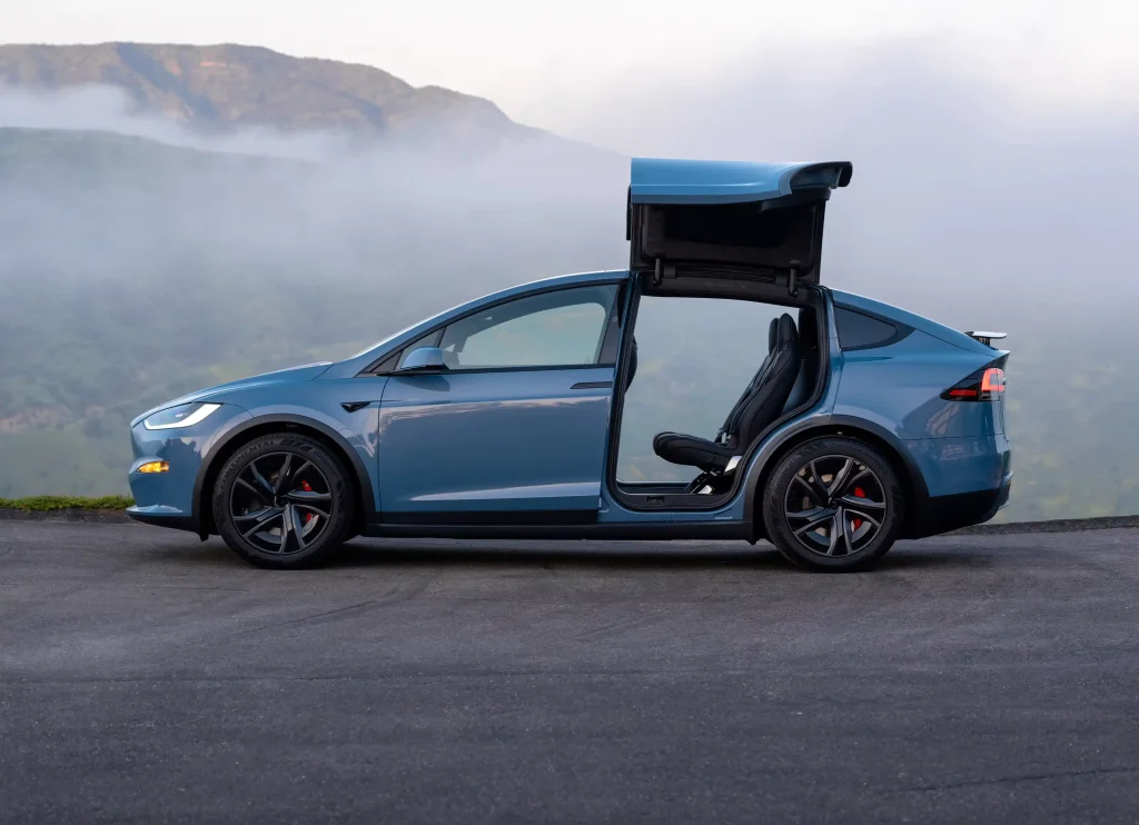 2025-Tesla-Model-X-6