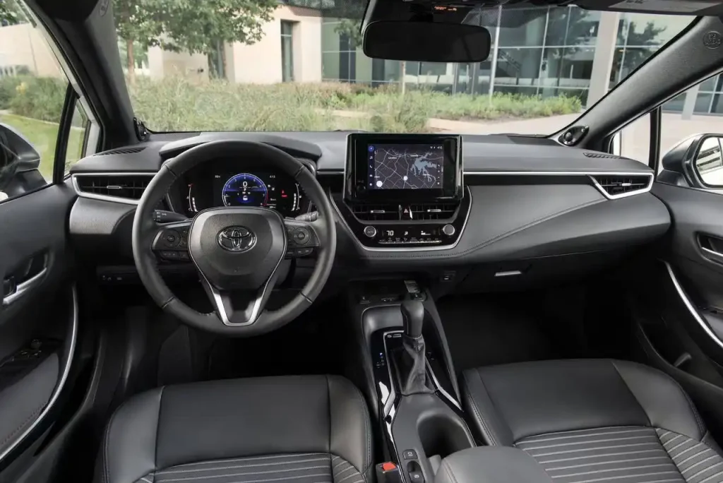 2025-Toyota-Corolla-32