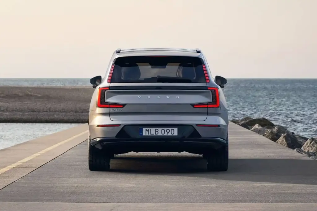 2025-Volvo-EX90-11