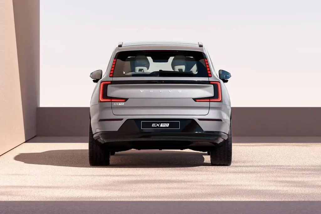 2025-Volvo-EX90-12