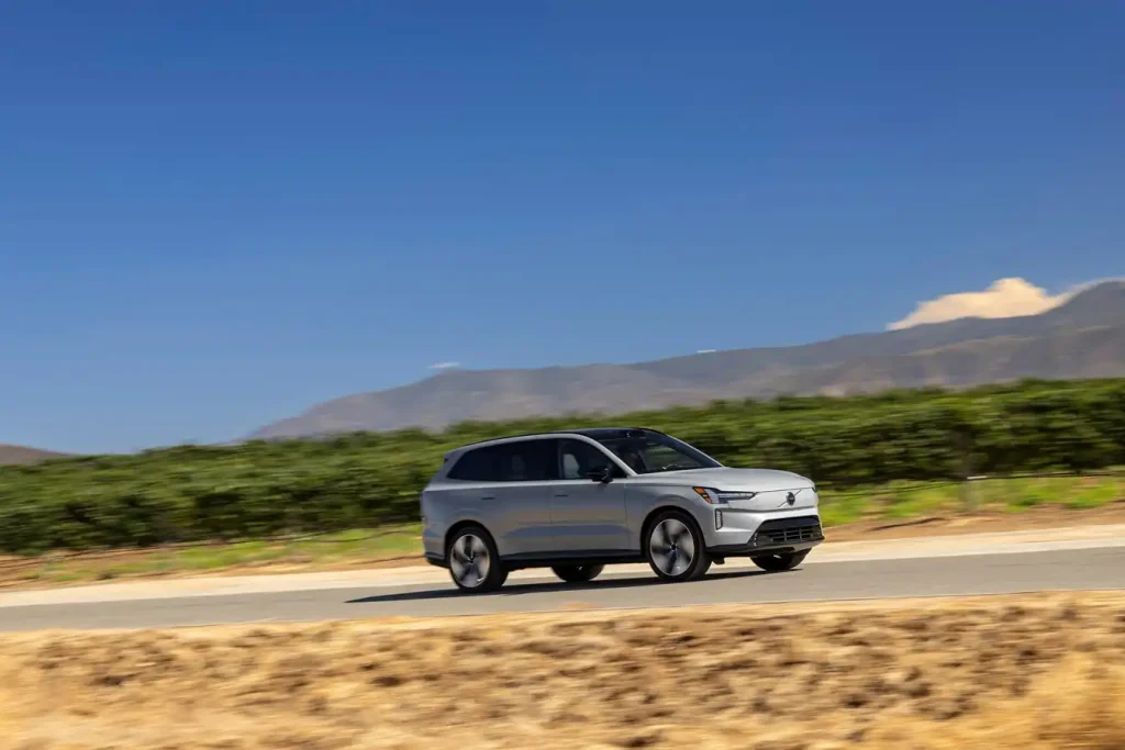 2025-Volvo-EX90-17
