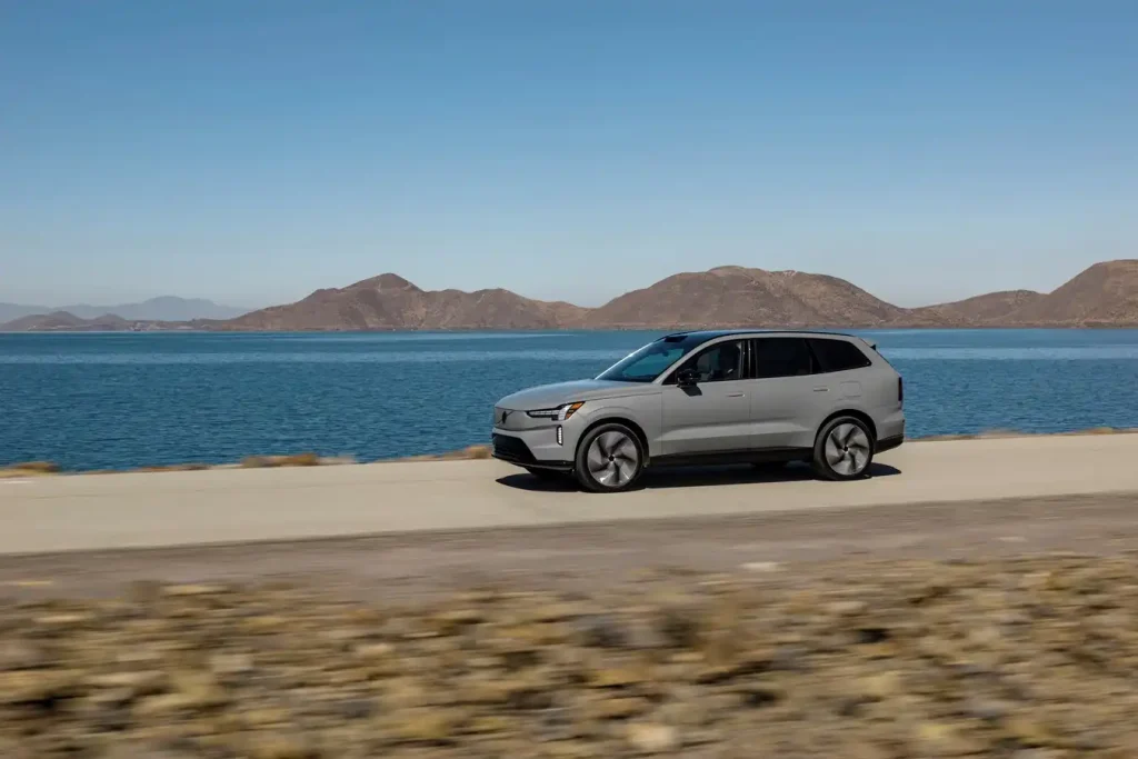 2025-Volvo-EX90-19