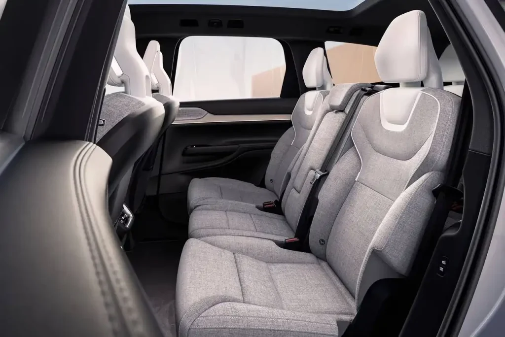 2025-Volvo-EX90-31