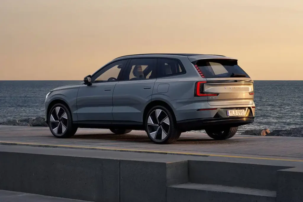 2025-Volvo-EX90-5