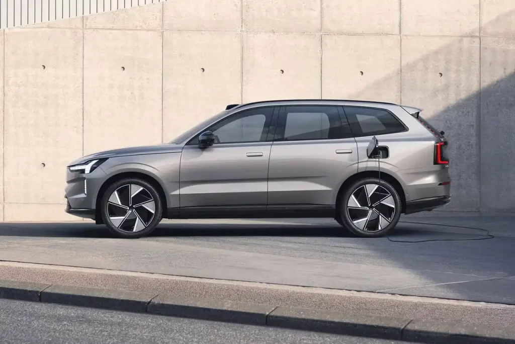 2025-Volvo-EX90-7