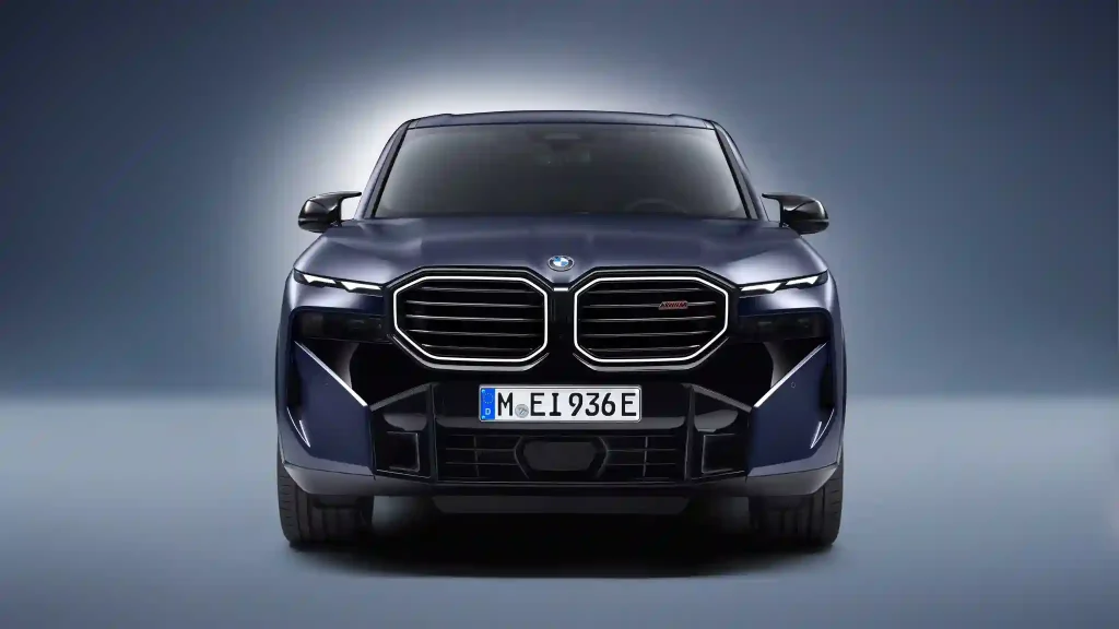 2026-BMW-XM-Label-3