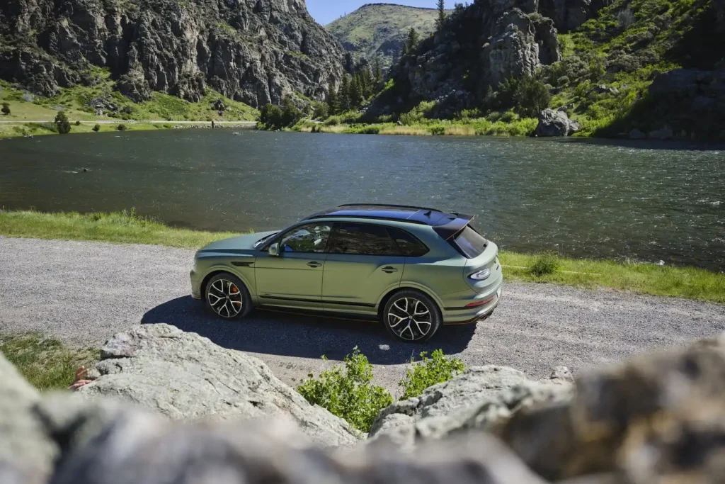 2026-Bentley-Bentayga-10