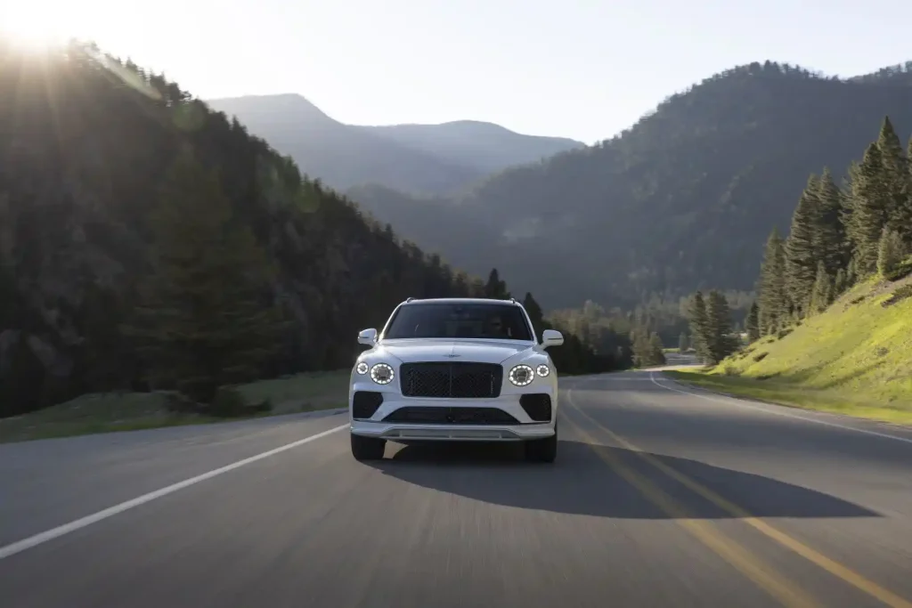2026-Bentley-Bentayga-16