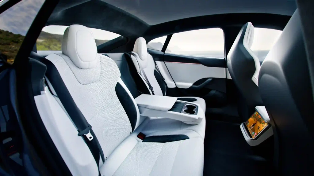 2026-Tesla-Model-S-12