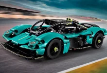 Aston-Martin-Valkyrie-Meets-LEGO-1