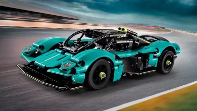 Aston-Martin-Valkyrie-Meets-LEGO-1