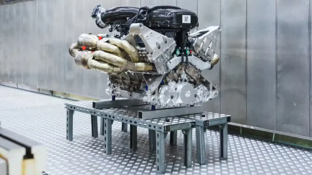 Aston-Martin-Valkyrie-Meets-LEGO-5