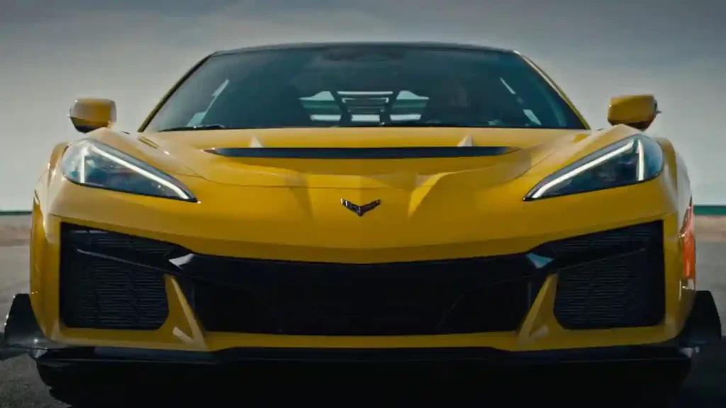 Chevy-Corvette-ZR1-Dominates-Ferrari-and-Lamborghini-in-Head-to-Head-Race-3