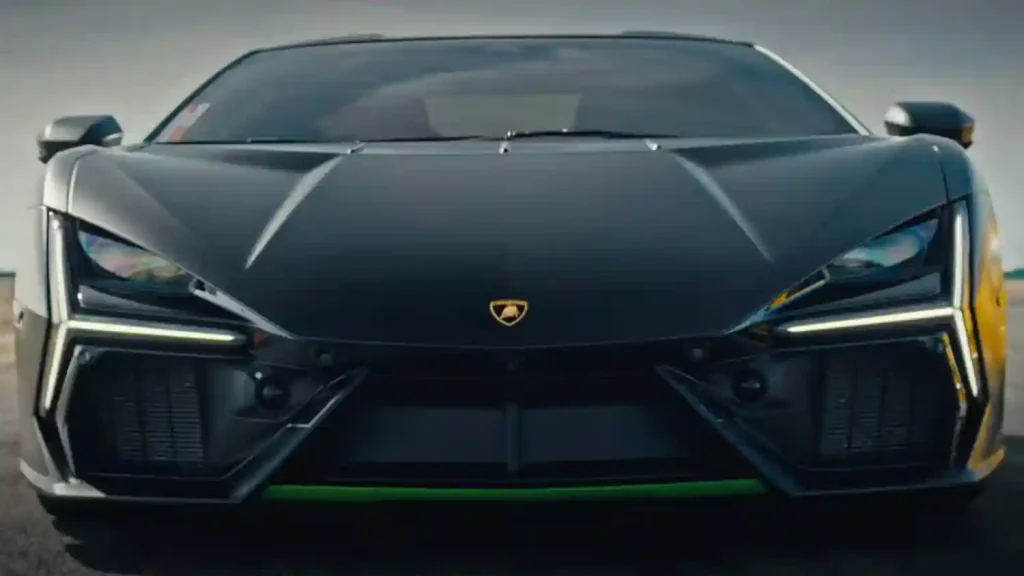 Chevy-Corvette-ZR1-Dominates-Ferrari-and-Lamborghini-in-Head-to-Head-Race-4
