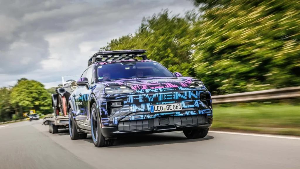 Porsche-Cayenne-EV-6
