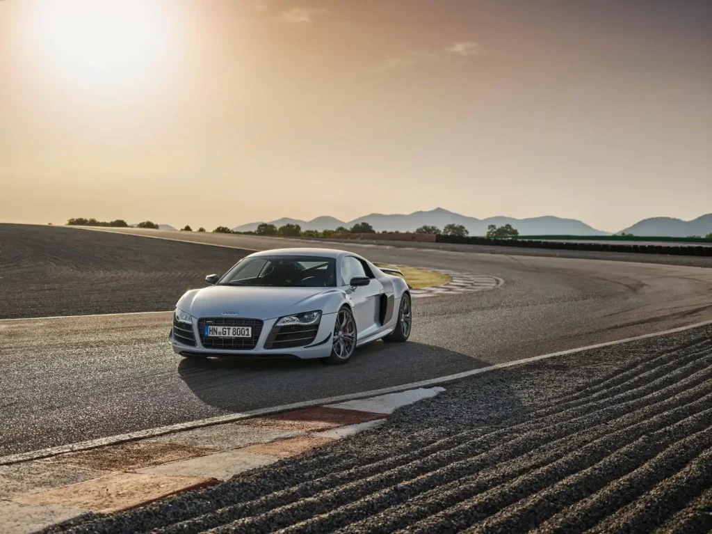 2023-Audi-R8-13